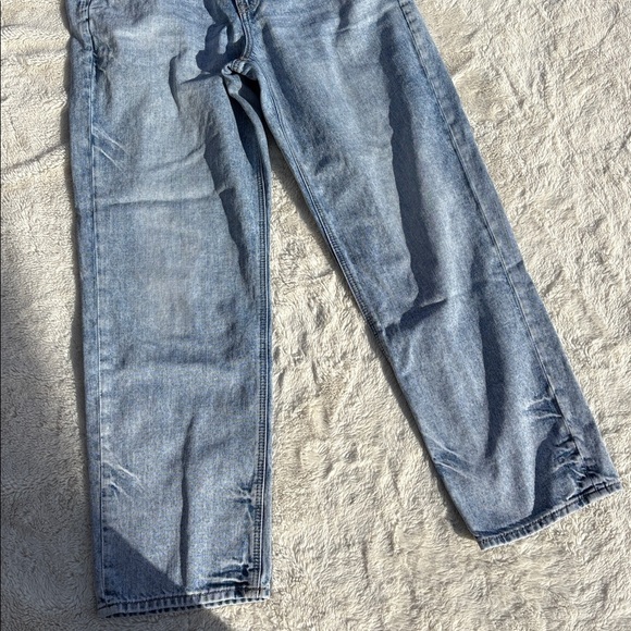 American Eagle 905 Boyfriend Jeans – Size 6 | High Rise | Light Wash | Casual - Picture 3 of 8